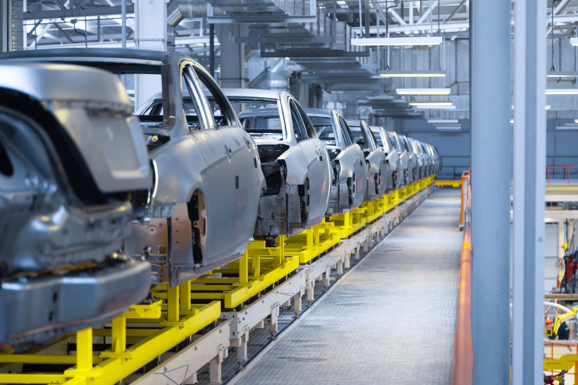 Caisses automobiles sur une ligne d'assemblage